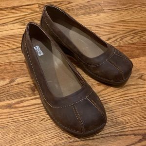 DULUTH Brown Leather Flats, Sz 9